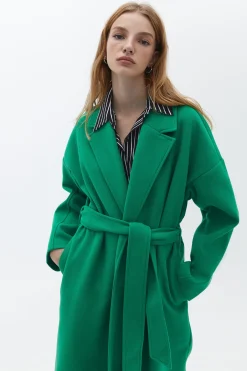 Abrigo con cintur&oacute;n