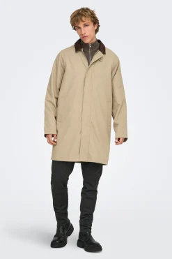 Abrigo con cuello pana