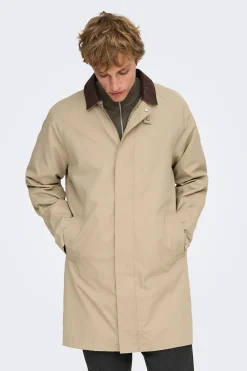 Abrigo con cuello pana