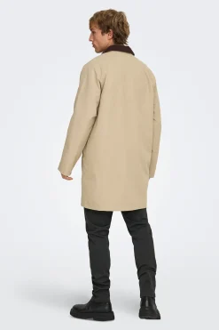 Abrigo con cuello pana