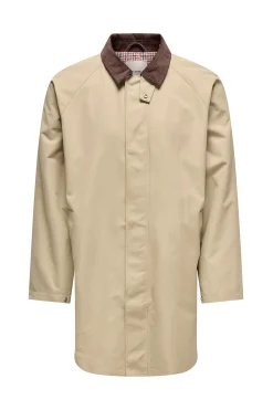 Abrigo con cuello pana