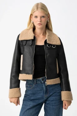 Abrigo con Efecto Piel Combinado