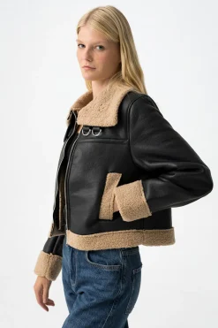 Abrigo con Efecto Piel Combinado