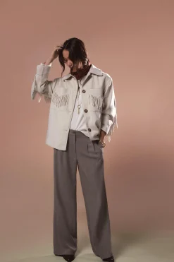 Abrigo corto con flecos