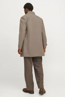 Abrigo corto de lana con cuello alto