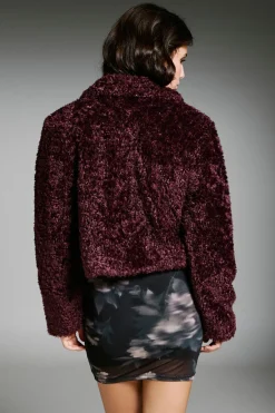 Abrigo corto efecto pelo