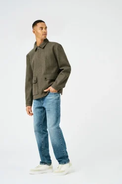 Abrigo de pa&ntilde;o corto