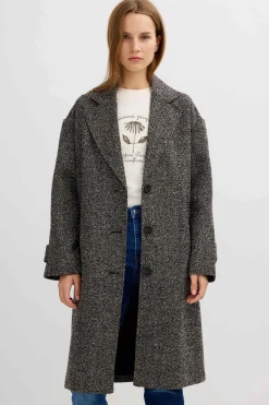 Abrigo espiga hombro ca&iacute;do