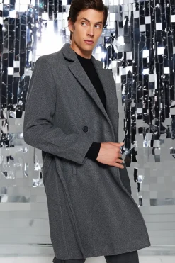 Abrigo largo con detalle de cintur&oacute;n