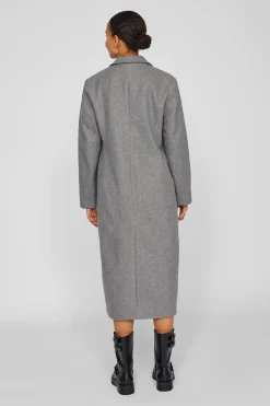 Abrigo largo de pa&ntilde;o con solapas