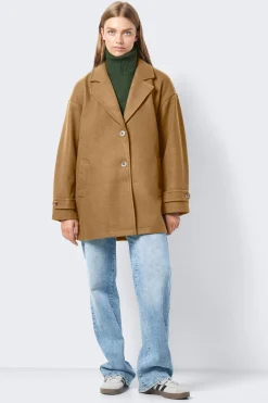 Abrigo paño solapas detalle mangas