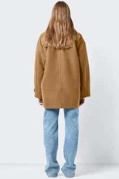 Abrigo pa&ntilde;o solapas detalle mangas