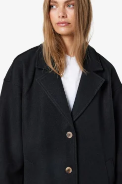 Abrigo pa&ntilde;o solapas detalle mangas