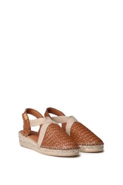 Alpargata cerrada en piel con cu&ntilde;a