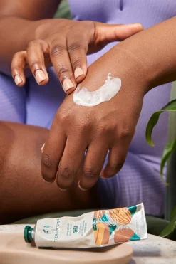 B&aacute;lsamo de Manos de Karit&eacute; 30