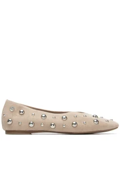 Bailarina antelina con tachuelas