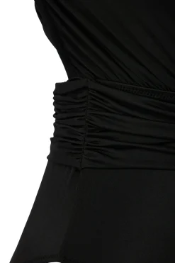 Ba&ntilde;ador asim&eacute;trico fruncido