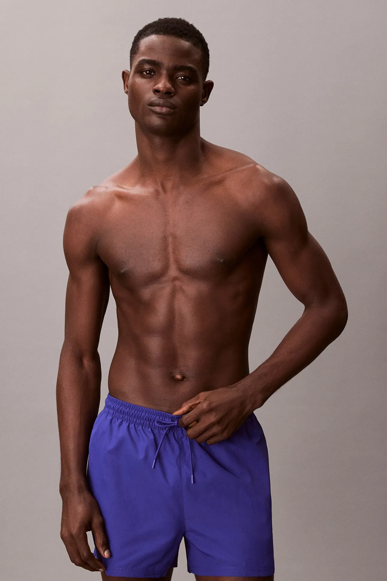 Ba&ntilde;ador corto cord&oacute;n logo