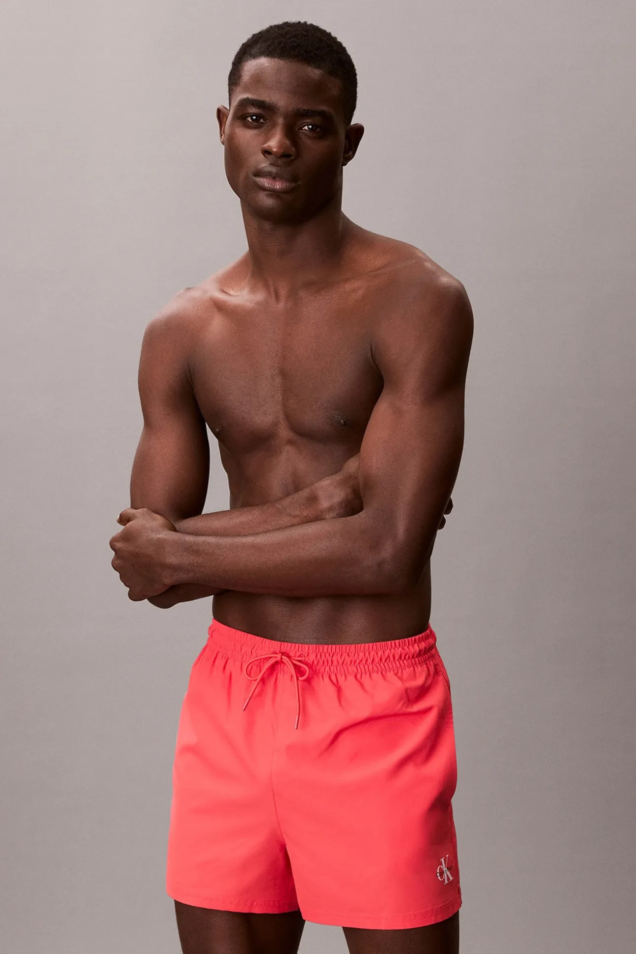 Ba&ntilde;ador corto cord&oacute;n logo