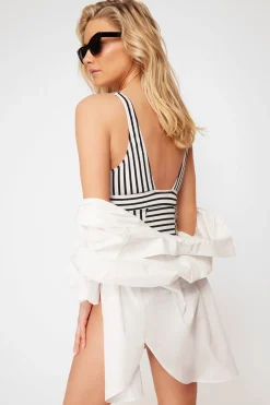 Ba&ntilde;ador de rayas escote en V