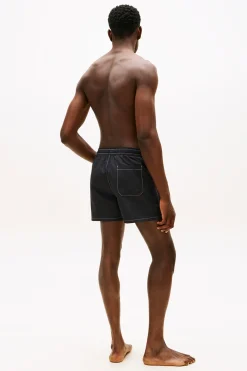 Ba&ntilde;ador hombre con bandera bordada