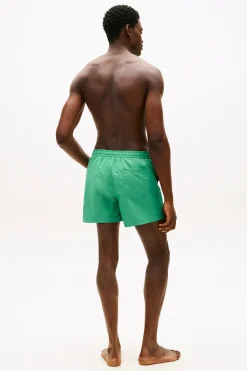 Ba&ntilde;ador hombre con bandera bordada