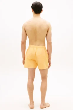 Ba&ntilde;ador hombre con bandera bordada