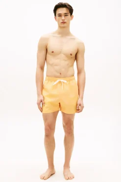 Ba&ntilde;ador hombre con bandera bordada