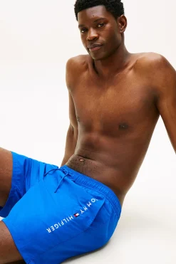 Ba&ntilde;ador hombre inscripci&oacute;n lateral