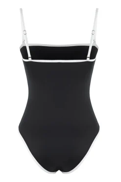 Ba&ntilde;ador recto B&W minimal