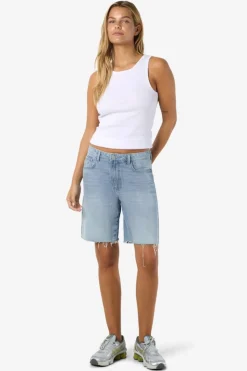 Bermuda vaquera con detalle de rotos