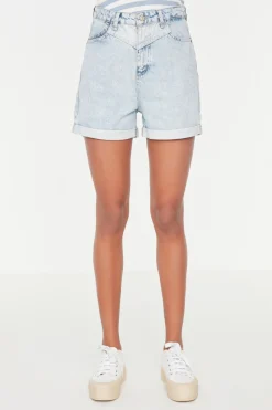 Bermudas estilo mom