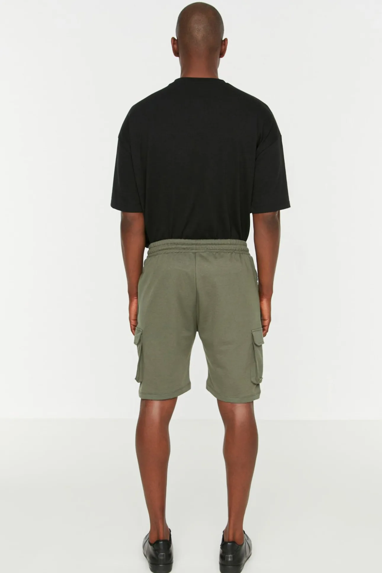 Bermudas tipo jogger con bolsillos