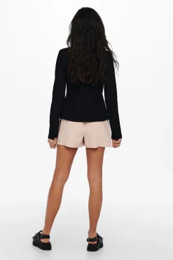 Blazer ajustada con botones