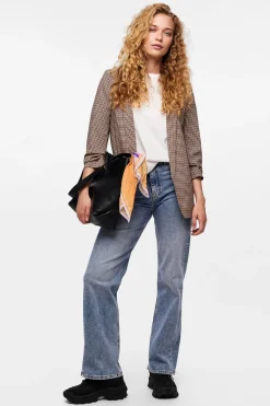 Blazer estampada floral con manga tres cuartos