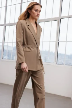 Blazer oversize anudada