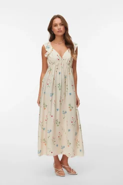 Blusa con volantes en mangas con escote