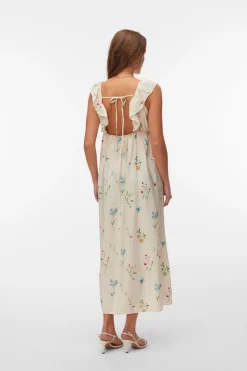 Blusa con volantes en mangas con escote