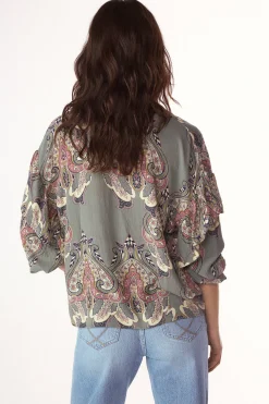 Blusa estampada volante