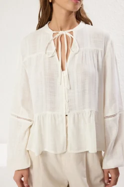 Blusa flu&iacute;da botones