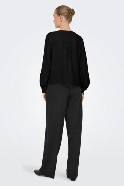 Blusa manga larga bordada