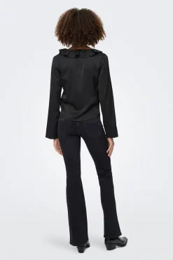 Blusa satinada con volante