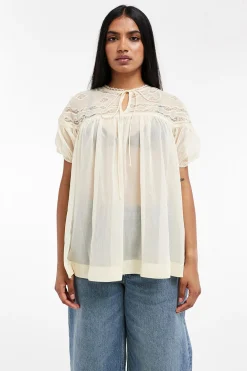 Blusa semitransparente