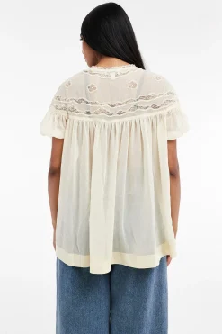Blusa semitransparente