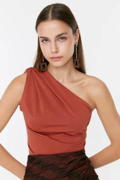 Body ajustado asim&eacute;trico