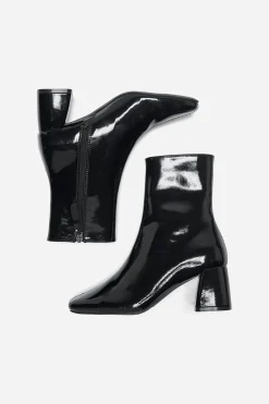 Bot&iacute;n tac&oacute;n de charol