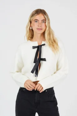 Cárdigan de punto con lazos