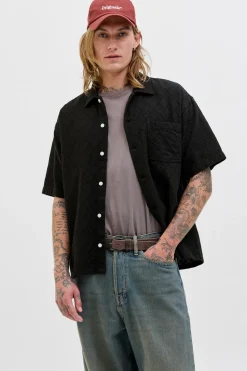 Camisa de hombre de manga corta con textura