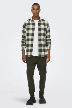 Camisa de hombre de manga larga y cuadros