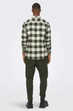 Camisa de hombre de manga larga y cuadros